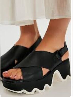 SOREL x Free people Kinetic  Aura Slingback
Sandals